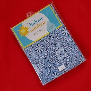 Indoor Outdoor Blue And White 70" Round Tablecloth